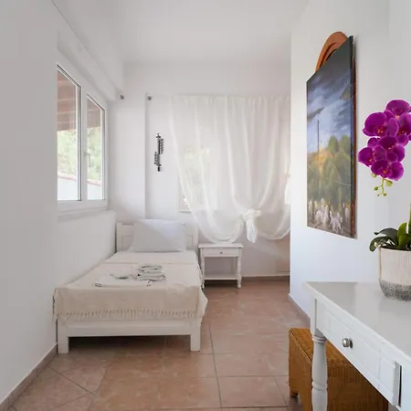 Loutrou Holiday home *